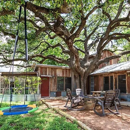 Pet Friendly! Hot Tub, 2Mins From Main, Fire Pit Villa Fredericksburg Exterior photo