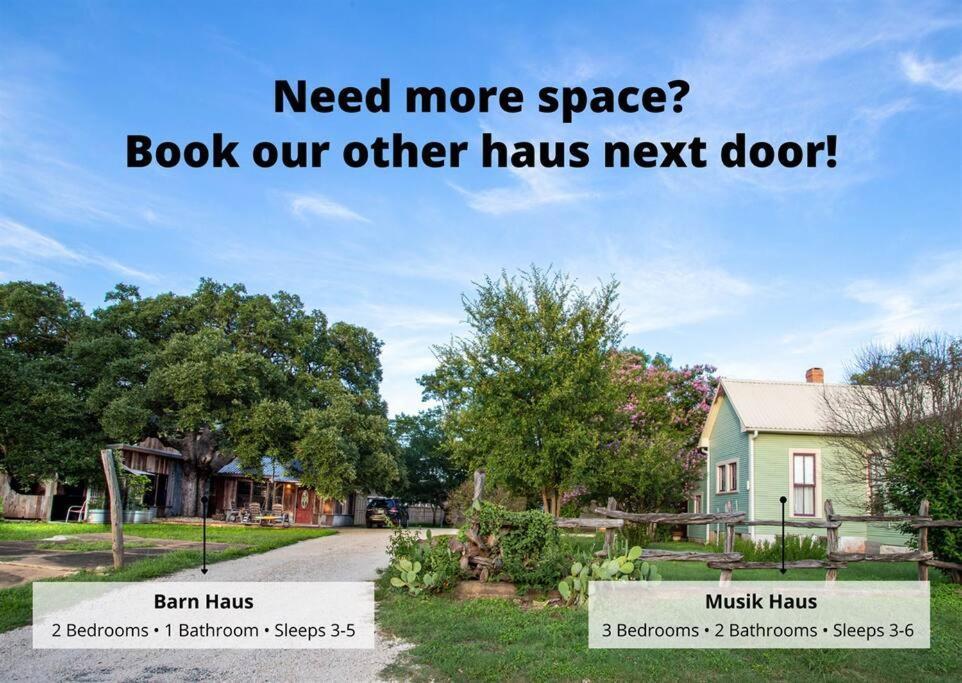 Pet Friendly! Hot Tub, 2mins From Main, Fire Pit Holiday home Fredericksburg