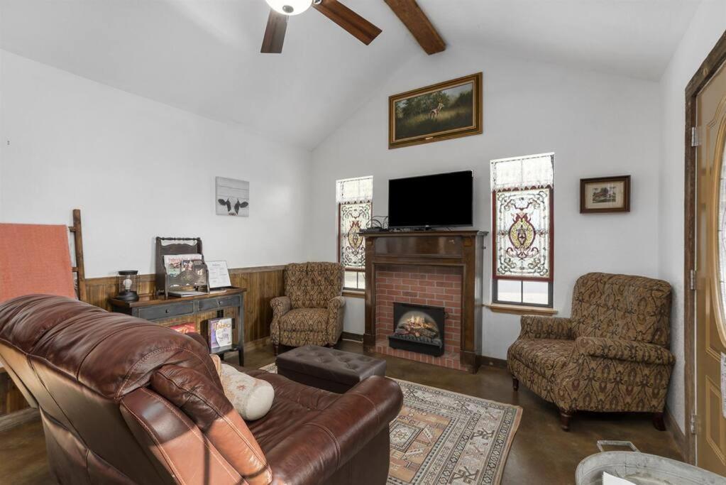 Holiday home Pet Friendly! Hot Tub, 2mins From Main, Fire Pit *
